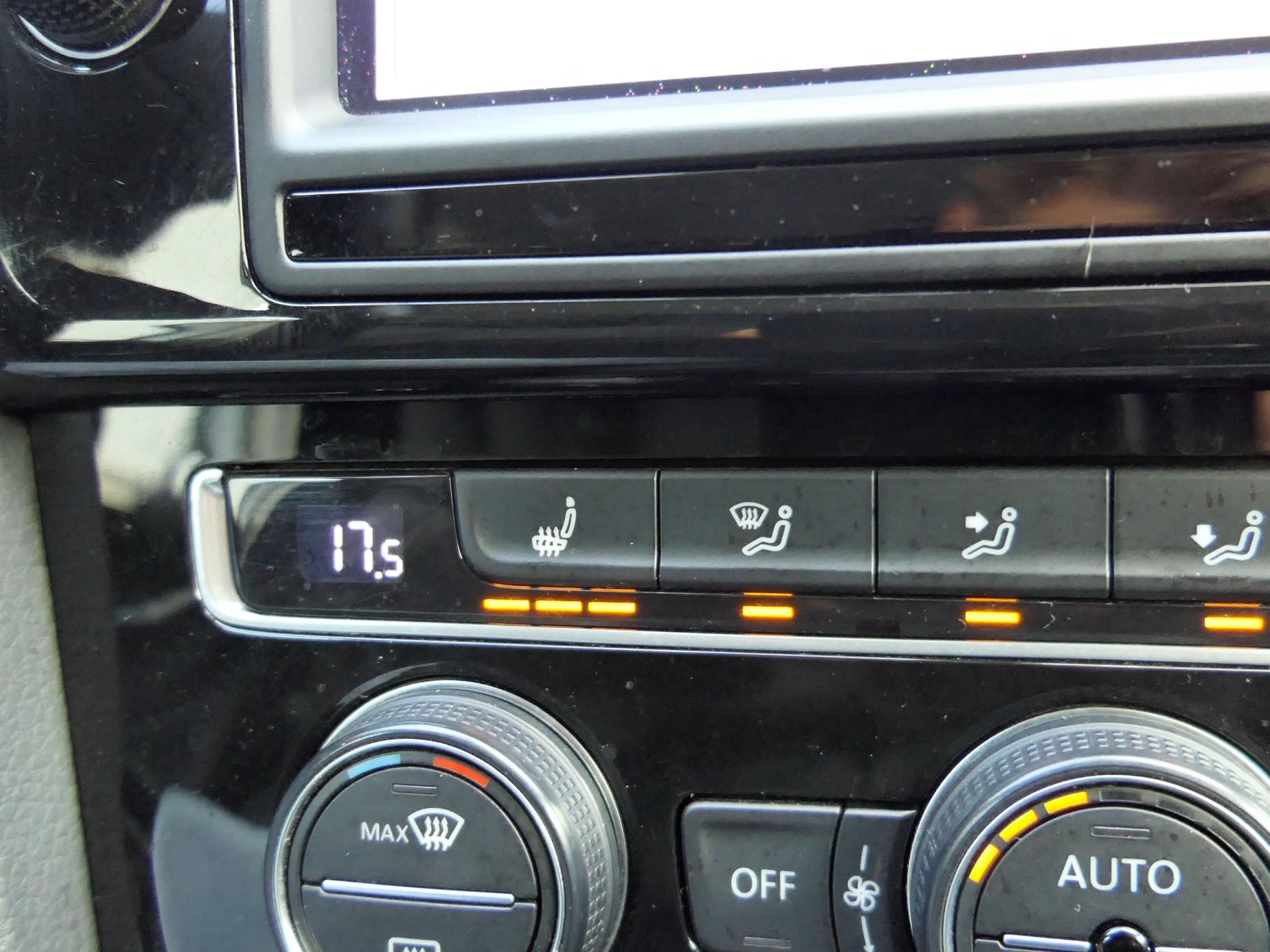 Volkswagen Golf Variant 1.4 TSI Highline 122PK | Xenon | Half leder/stof | Stoelverwarming 47546461-13.jpg | Autobedrijf van Wierick