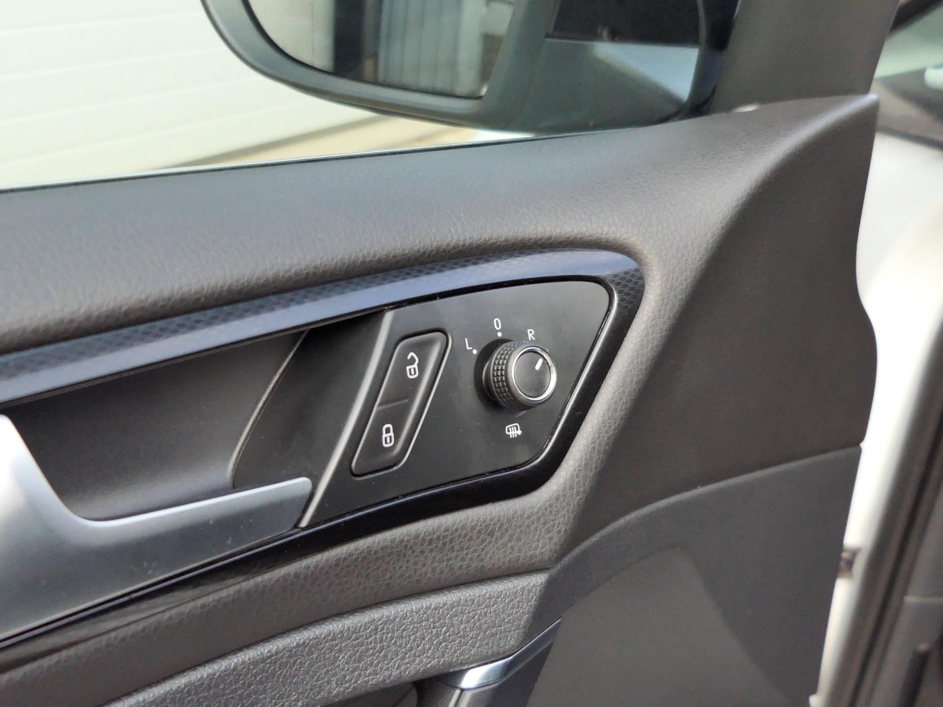 Volkswagen Golf Variant 1.4 TSI Highline 122PK | Xenon | Half leder/stof | Stoelverwarming 47546461-17.jpg | Autobedrijf van Wierick