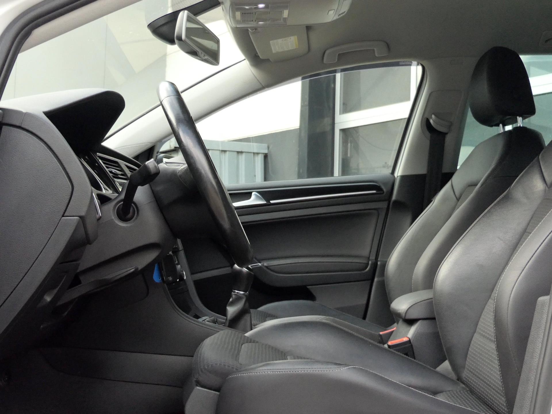 Volkswagen Golf Variant 1.4 TSI Highline 122PK | Xenon | Half leder/stof | Stoelverwarming 47546461-7.jpg | Autobedrijf van Wierick