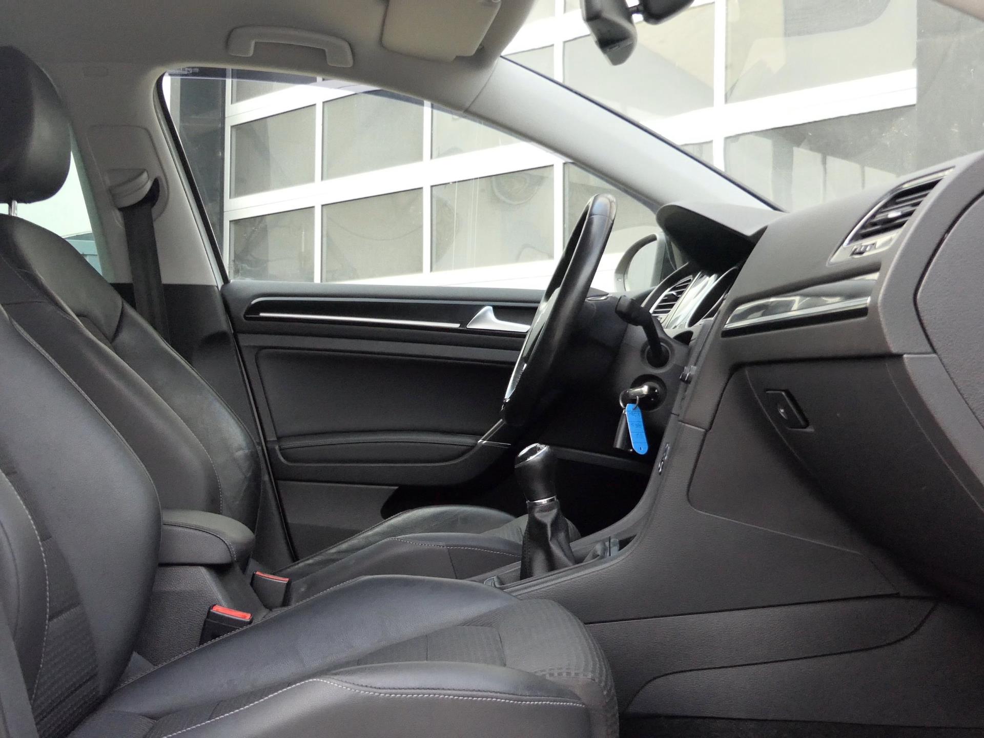 Volkswagen Golf Variant 1.4 TSI Highline 122PK | Xenon | Half leder/stof | Stoelverwarming 47546461-9.jpg | Autobedrijf van Wierick