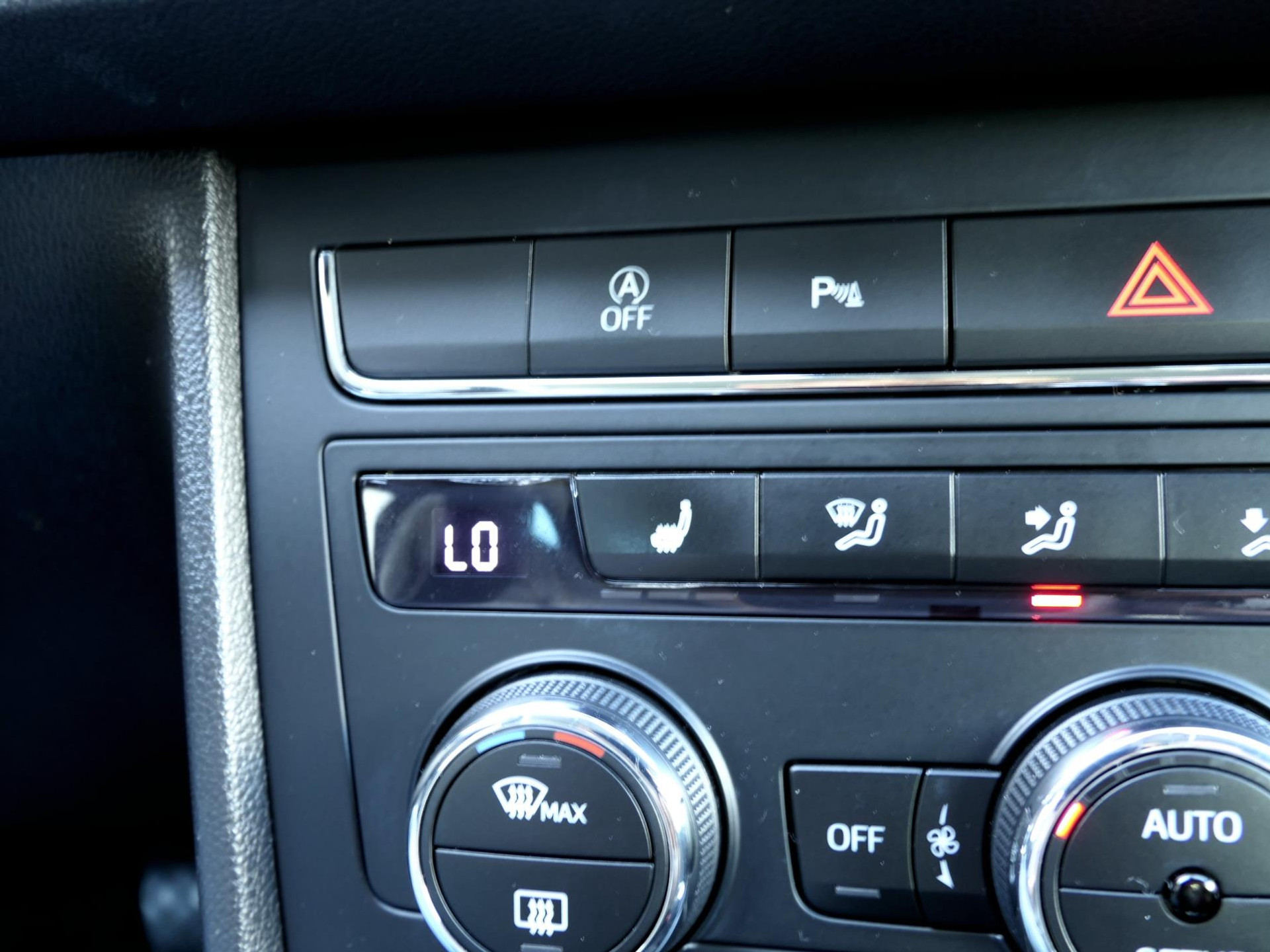 SEAT Leon ST 1.0 EcoTSI Style Business Intense Automaat 116PK | Apple Carplay | Cruise | Stoelverwarming 47813343-15.jpg | Autobedrijf van Wierick