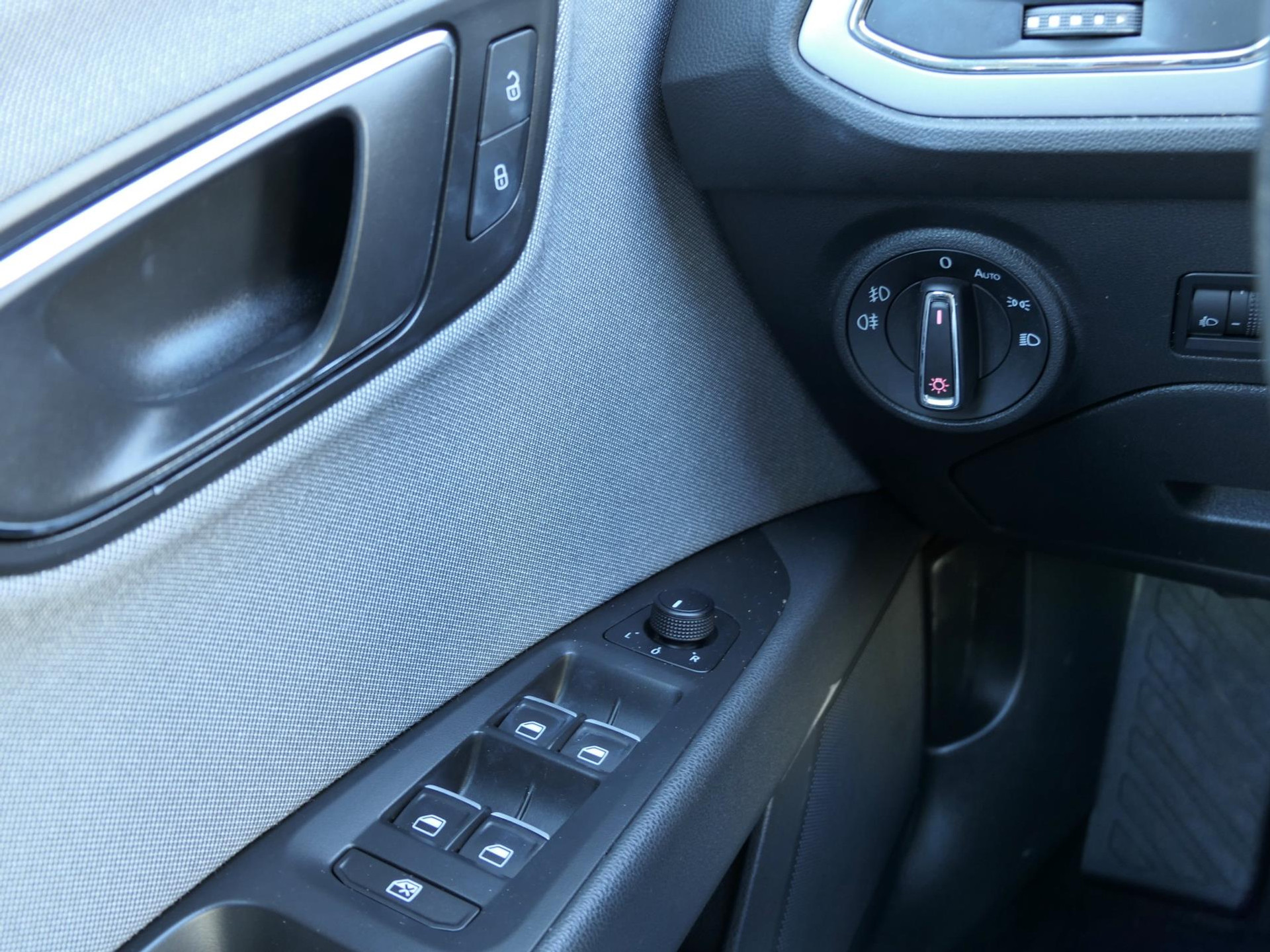SEAT Leon ST 1.0 EcoTSI Style Business Intense Automaat 116PK | Apple Carplay | Cruise | Stoelverwarming 47813343-16.jpg | Autobedrijf van Wierick