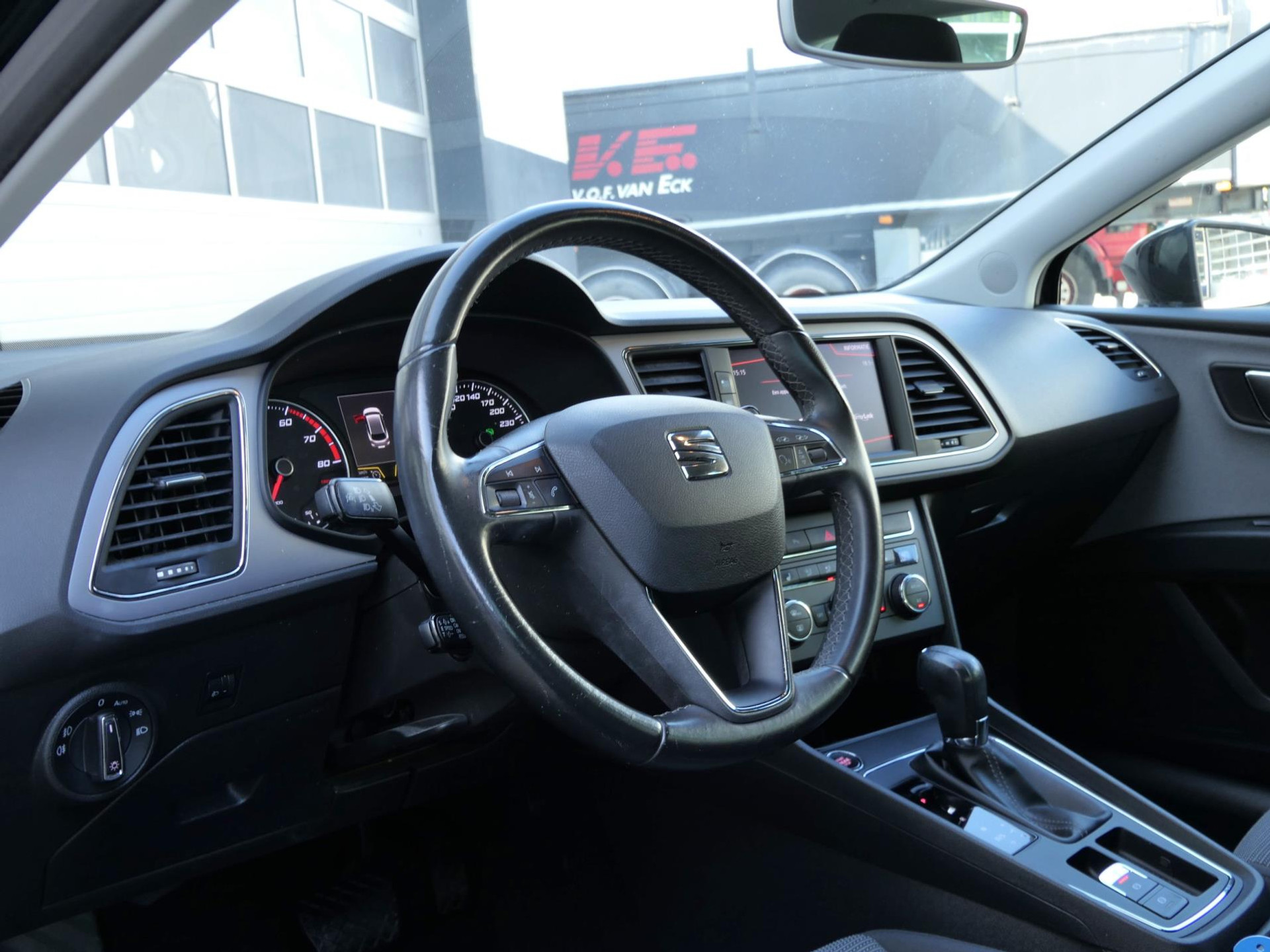 SEAT Leon ST 1.0 EcoTSI Style Business Intense Automaat 116PK | Apple Carplay | Cruise | Stoelverwarming 47813343-6.jpg | Autobedrijf van Wierick