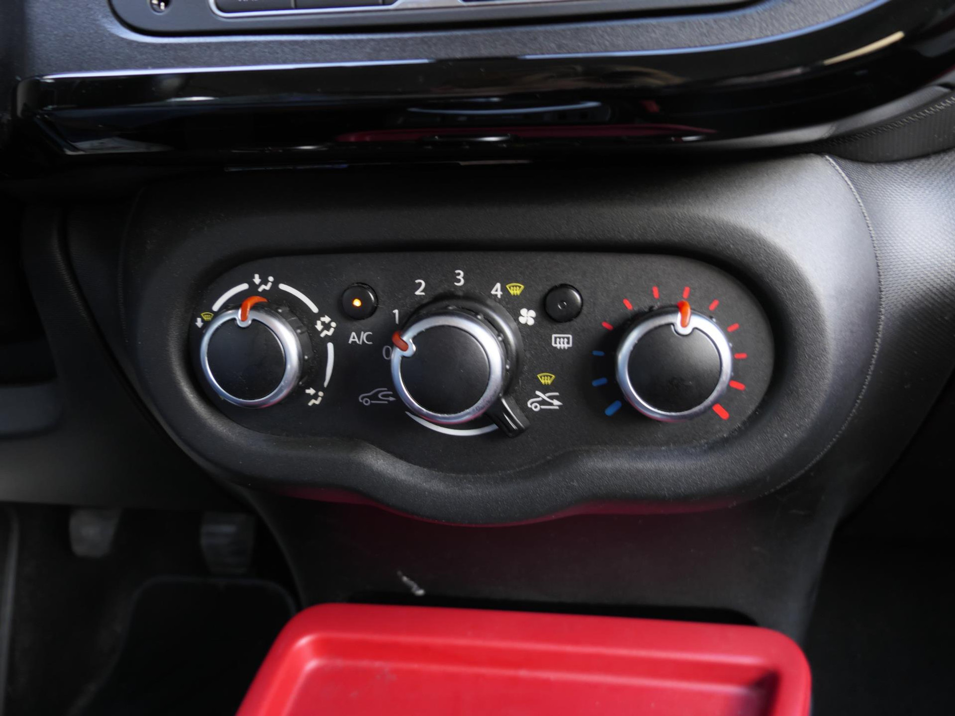 Renault Twingo 0.9 TCe Dynamique | Cruise | Bluetooth | 16 Inch | NAP 47974687-12.jpg | Autobedrijf van Wierick