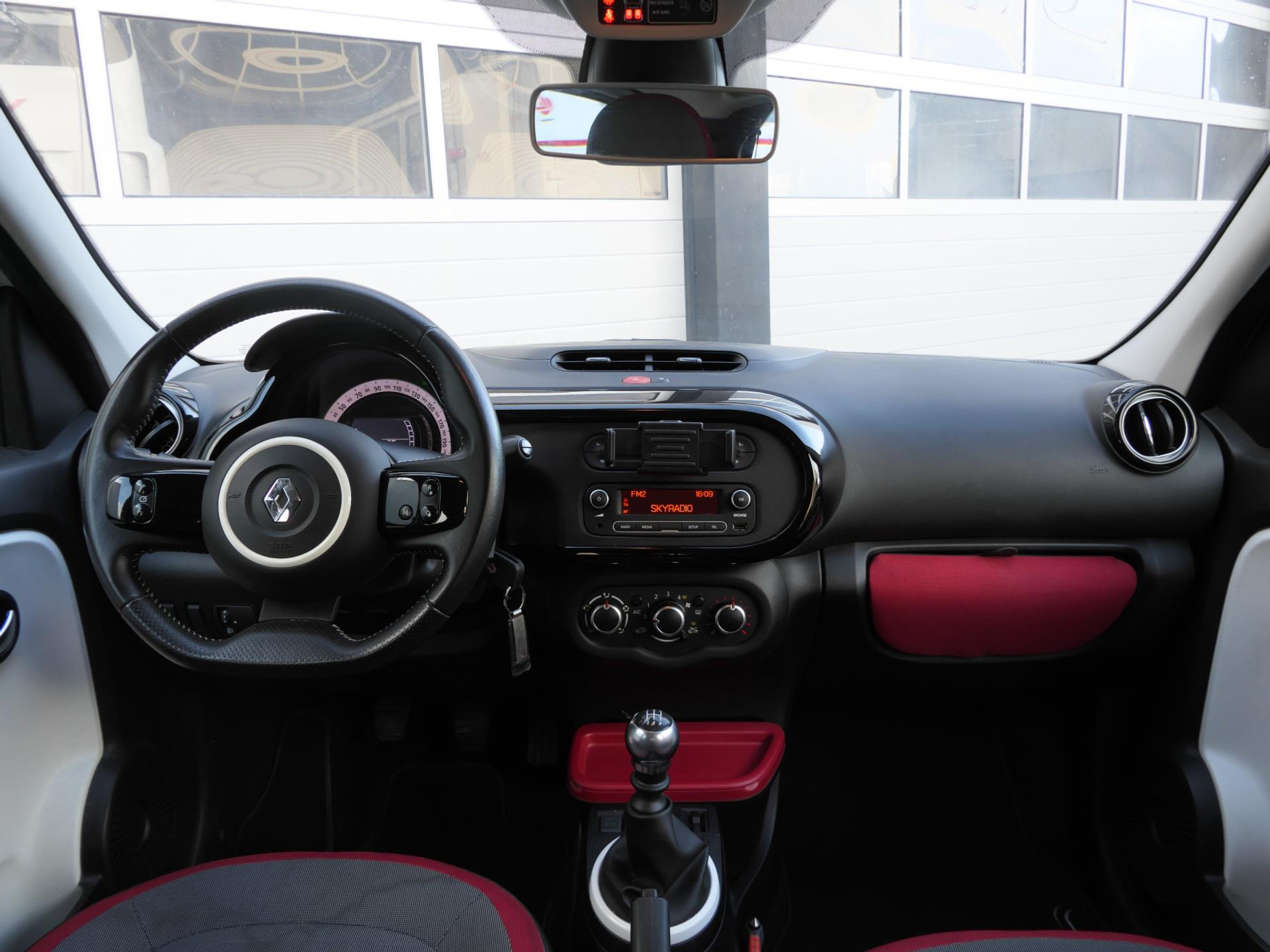 Renault Twingo 0.9 TCe Dynamique | Cruise | Bluetooth | 16 Inch | NAP 47974687-6.jpg | Autobedrijf van Wierick