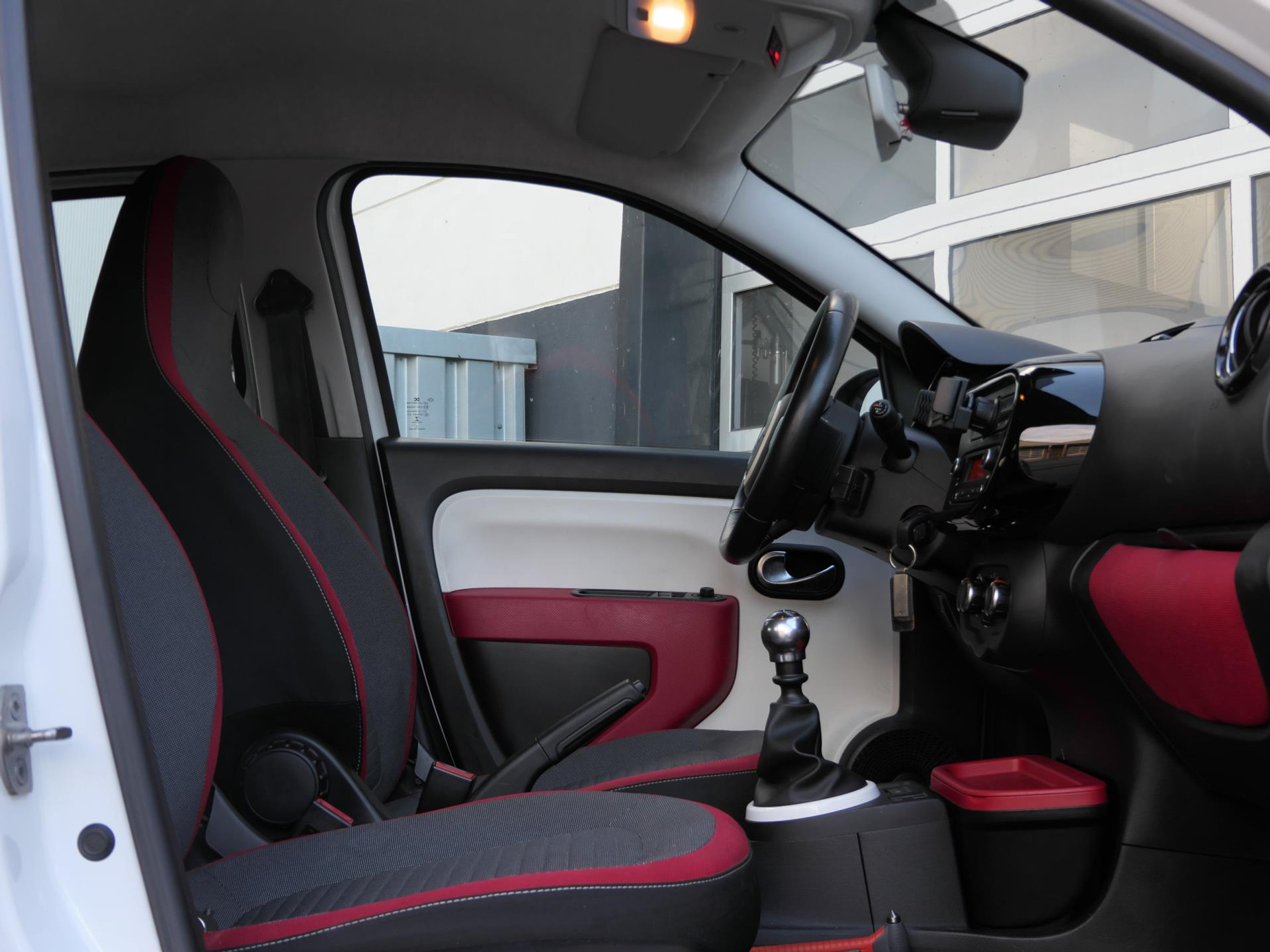 Renault Twingo 0.9 TCe Dynamique | Cruise | Bluetooth | 16 Inch | NAP 47974687-7.jpg | Autobedrijf van Wierick