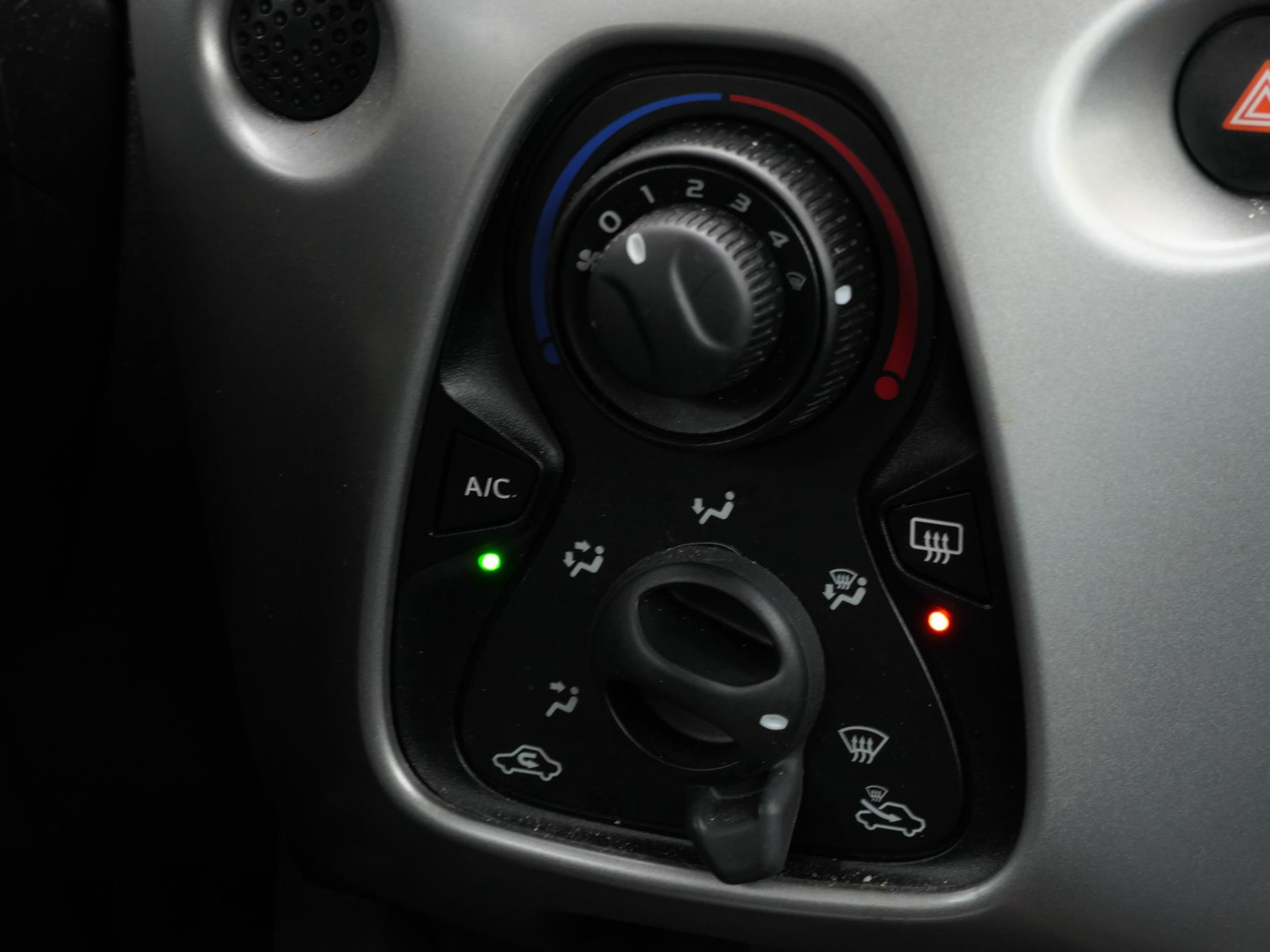 Toyota Aygo 1.0 VVT-i x-play | Camera | Airco | 5-Deurs 48476203-11.jpg | Autobedrijf van Wierick