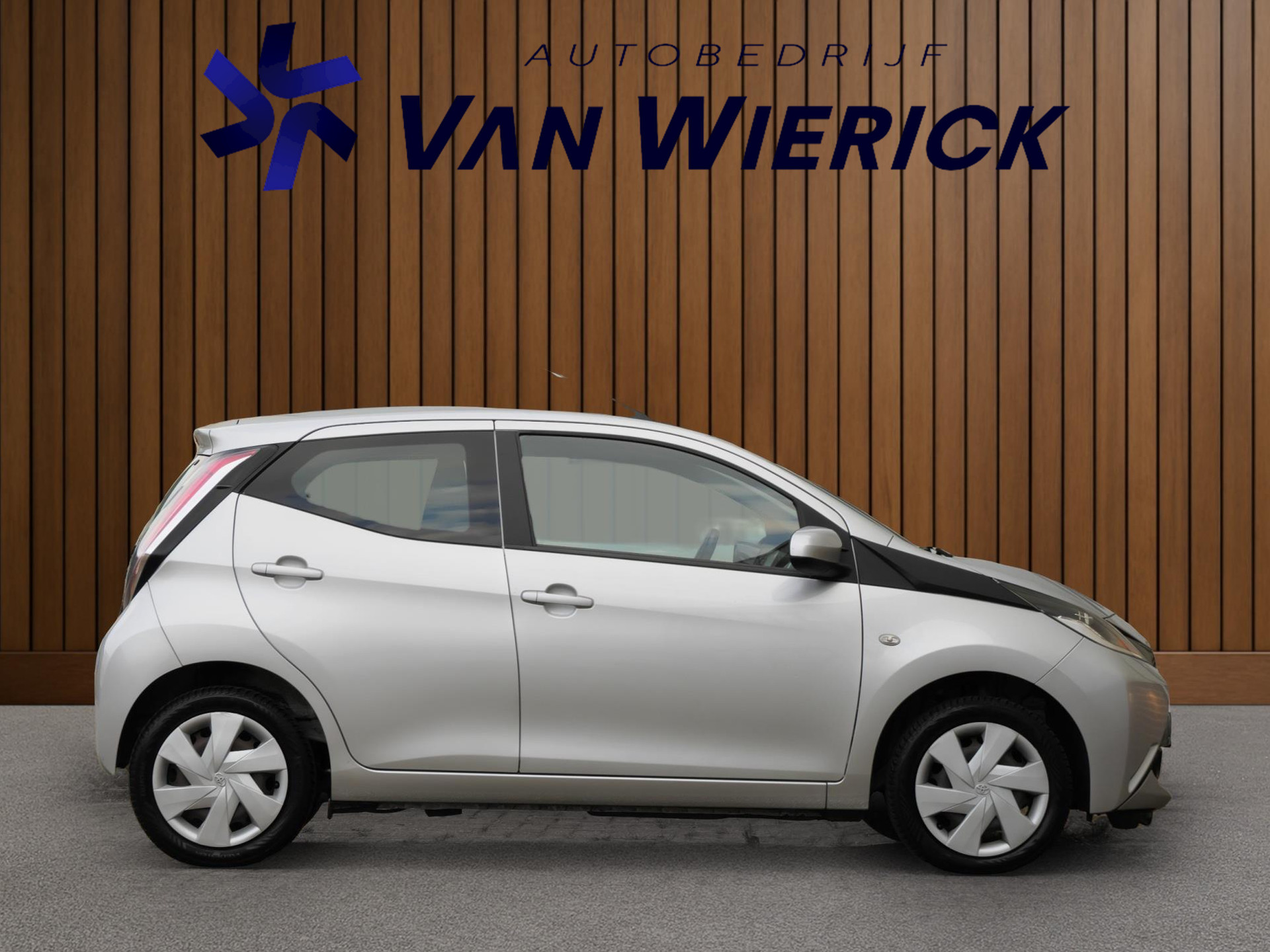 Toyota Aygo 1.0 VVT-i x-play | Camera | Airco | 5-Deurs 48476203-2.jpg | Autobedrijf van Wierick