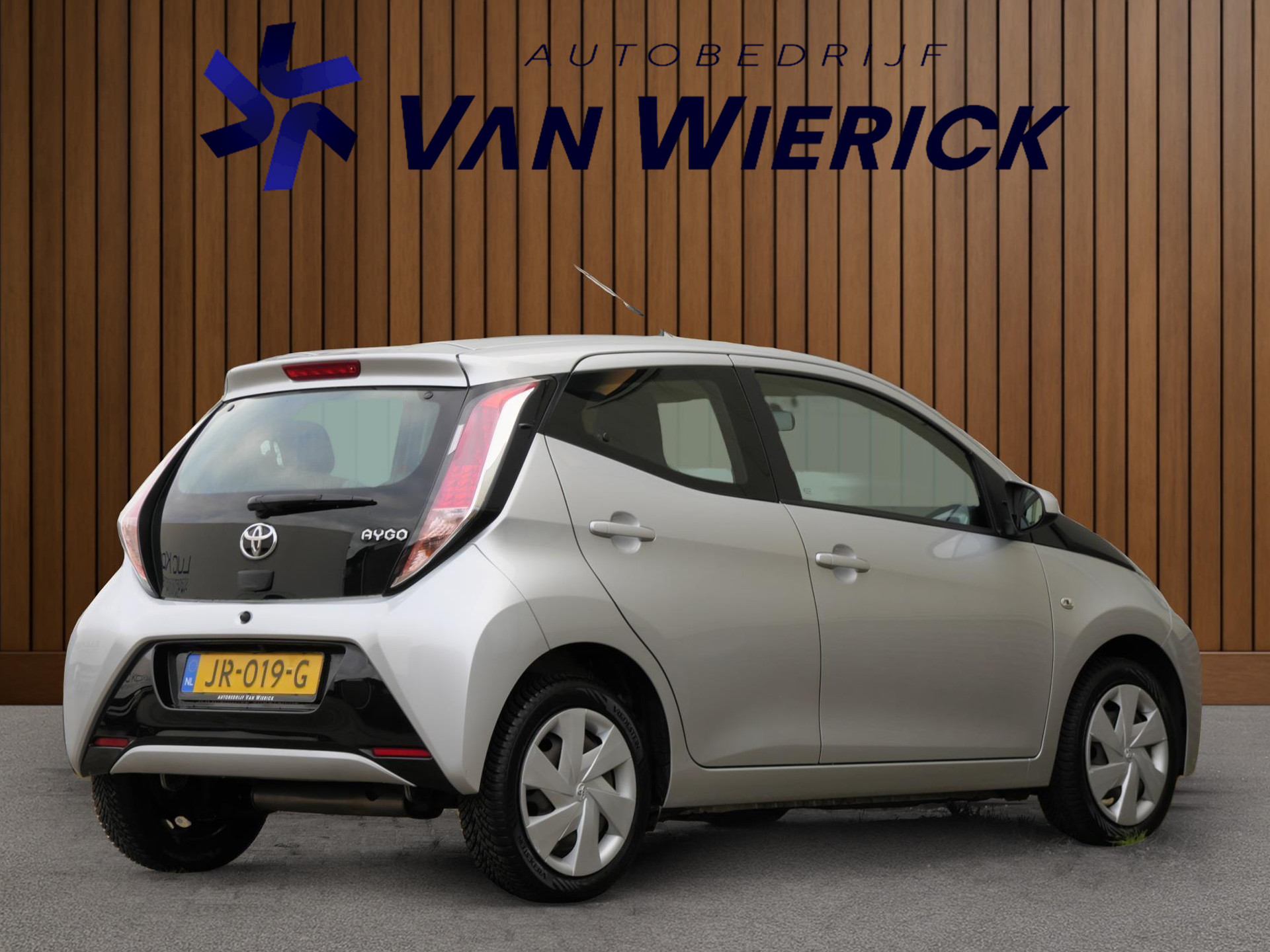 Toyota Aygo 1.0 VVT-i x-play | Camera | Airco | 5-Deurs 48476203-3.jpg | Autobedrijf van Wierick