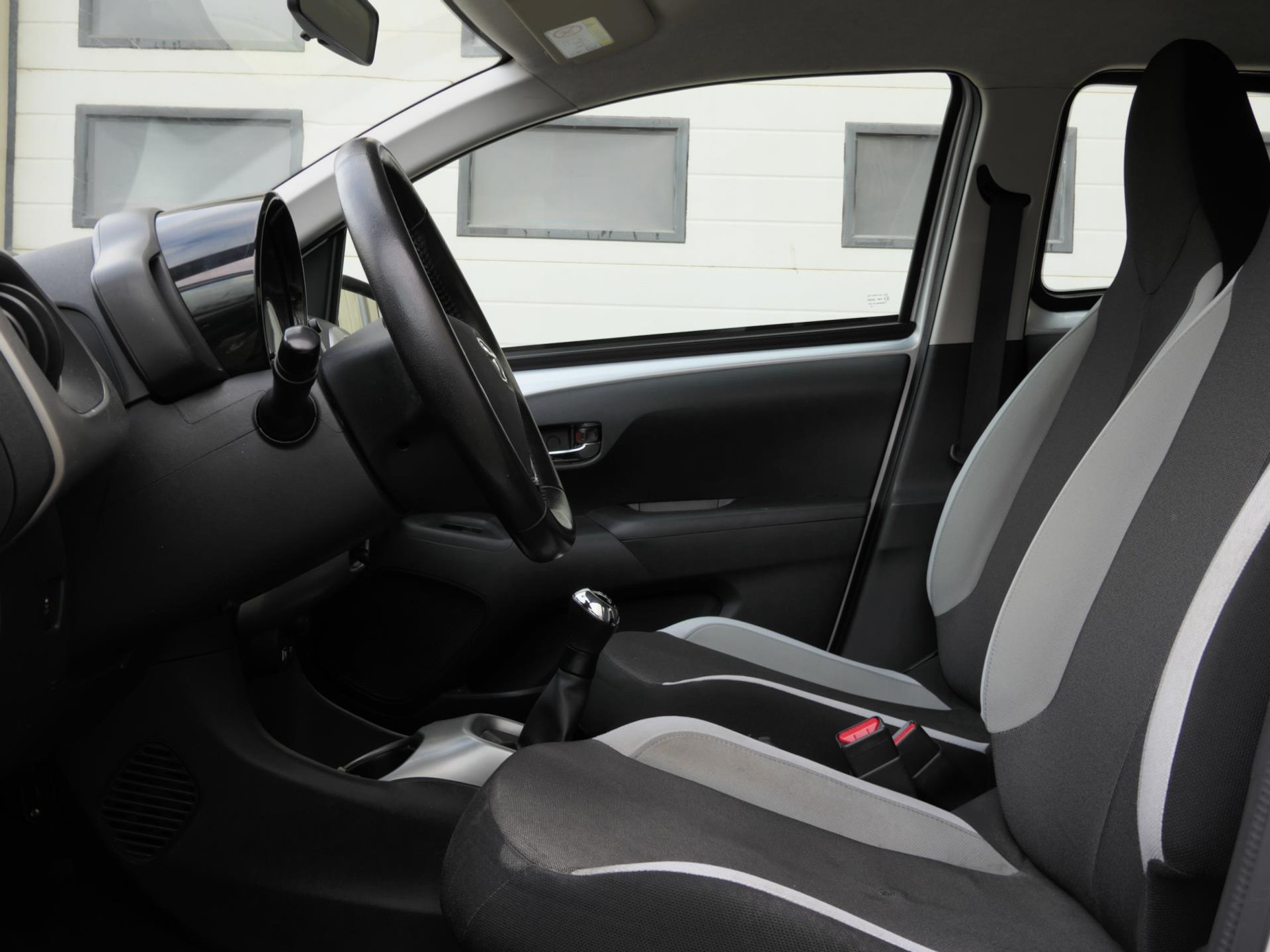 Toyota Aygo 1.0 VVT-i x-play | Camera | Airco | 5-Deurs 48476203-5.jpg | Autobedrijf van Wierick