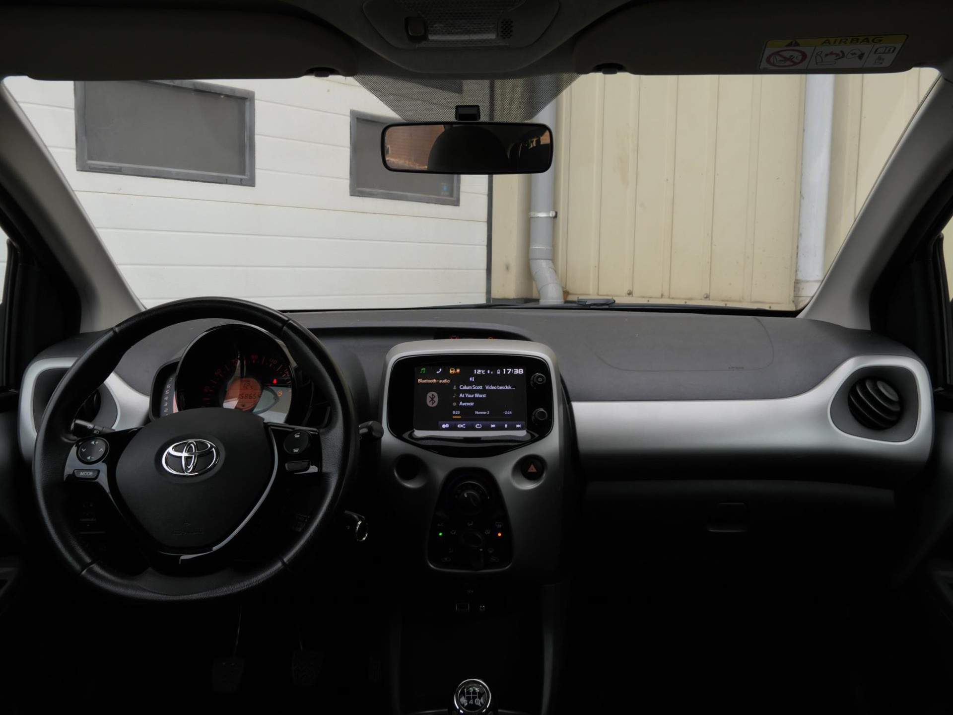 Toyota Aygo 1.0 VVT-i x-play | Camera | Airco | 5-Deurs 48476203-6.jpg | Autobedrijf van Wierick