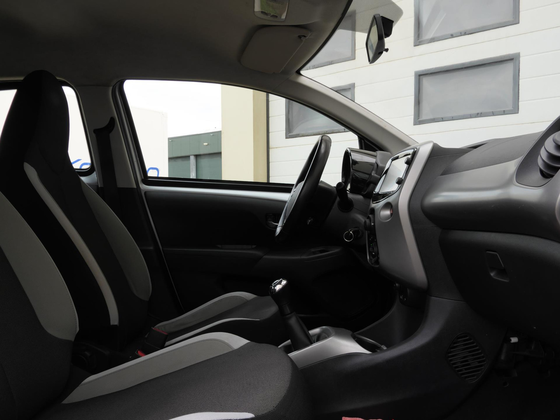 Toyota Aygo 1.0 VVT-i x-play | Camera | Airco | 5-Deurs 48476203-7.jpg | Autobedrijf van Wierick