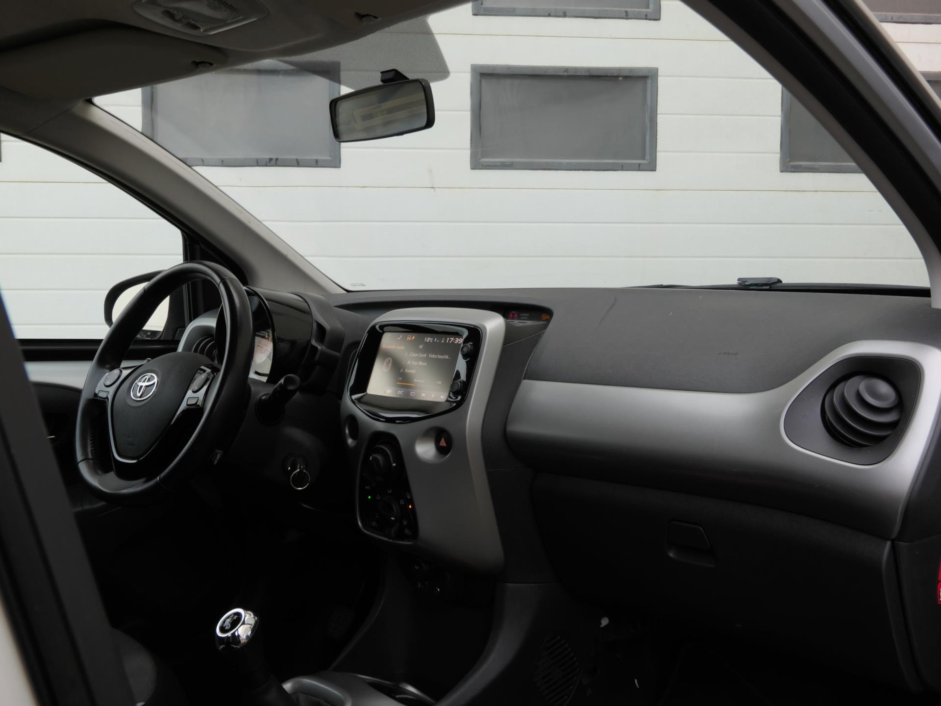 Toyota Aygo 1.0 VVT-i x-play | Camera | Airco | 5-Deurs 48476203-8.jpg | Autobedrijf van Wierick