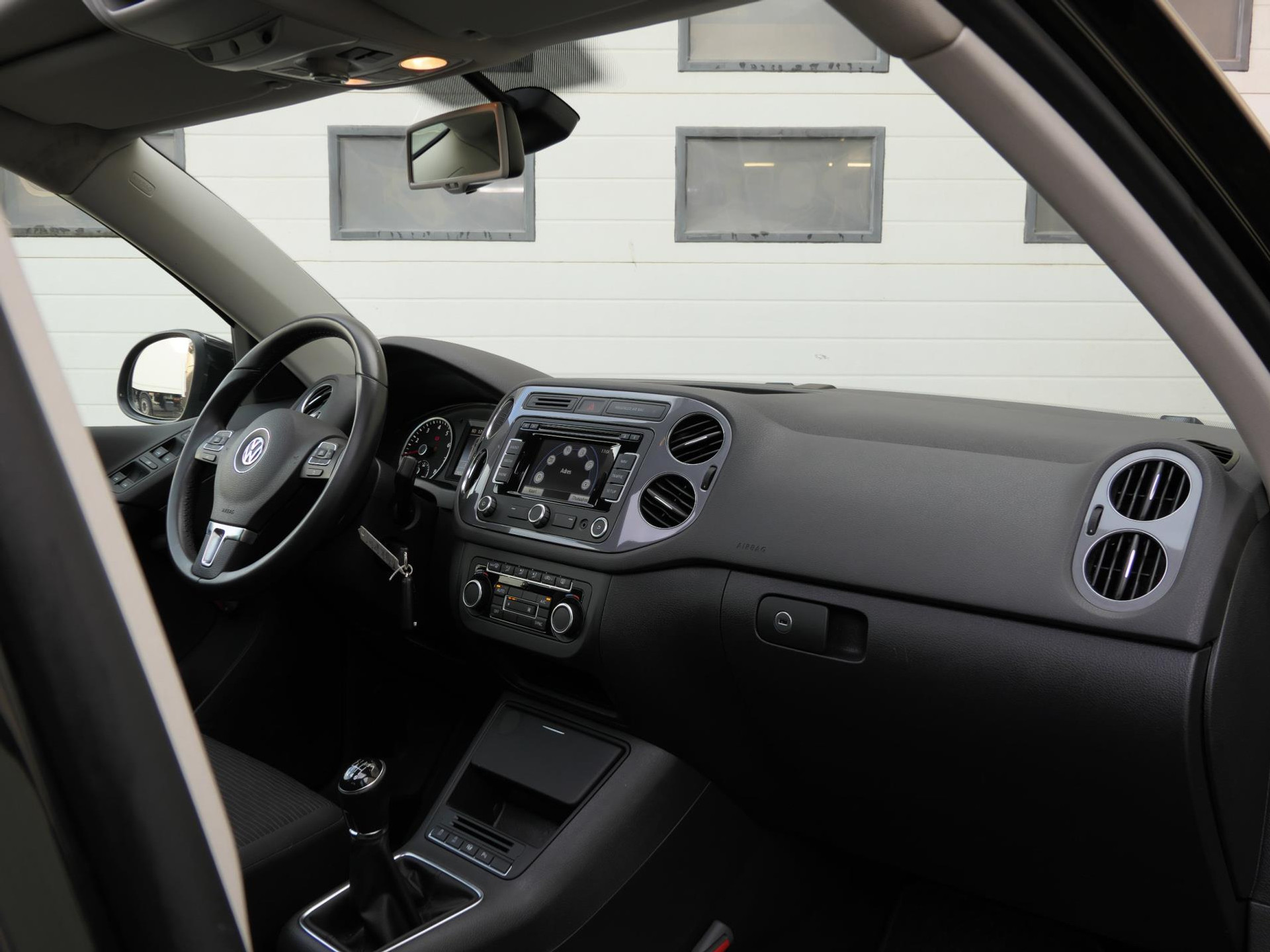 Volkswagen Tiguan 1.4 TSI Comfort&Design Edition | Trekhaak | Kantel/schuif Dak | Cruise 48477593-11.jpg | Autobedrijf van Wierick