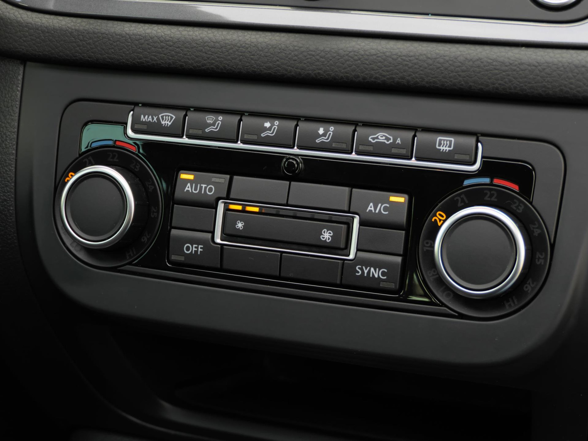 Volkswagen Tiguan 1.4 TSI Comfort&Design Edition | Trekhaak | Kantel/schuif Dak | Cruise 48477593-15.jpg | Autobedrijf van Wierick