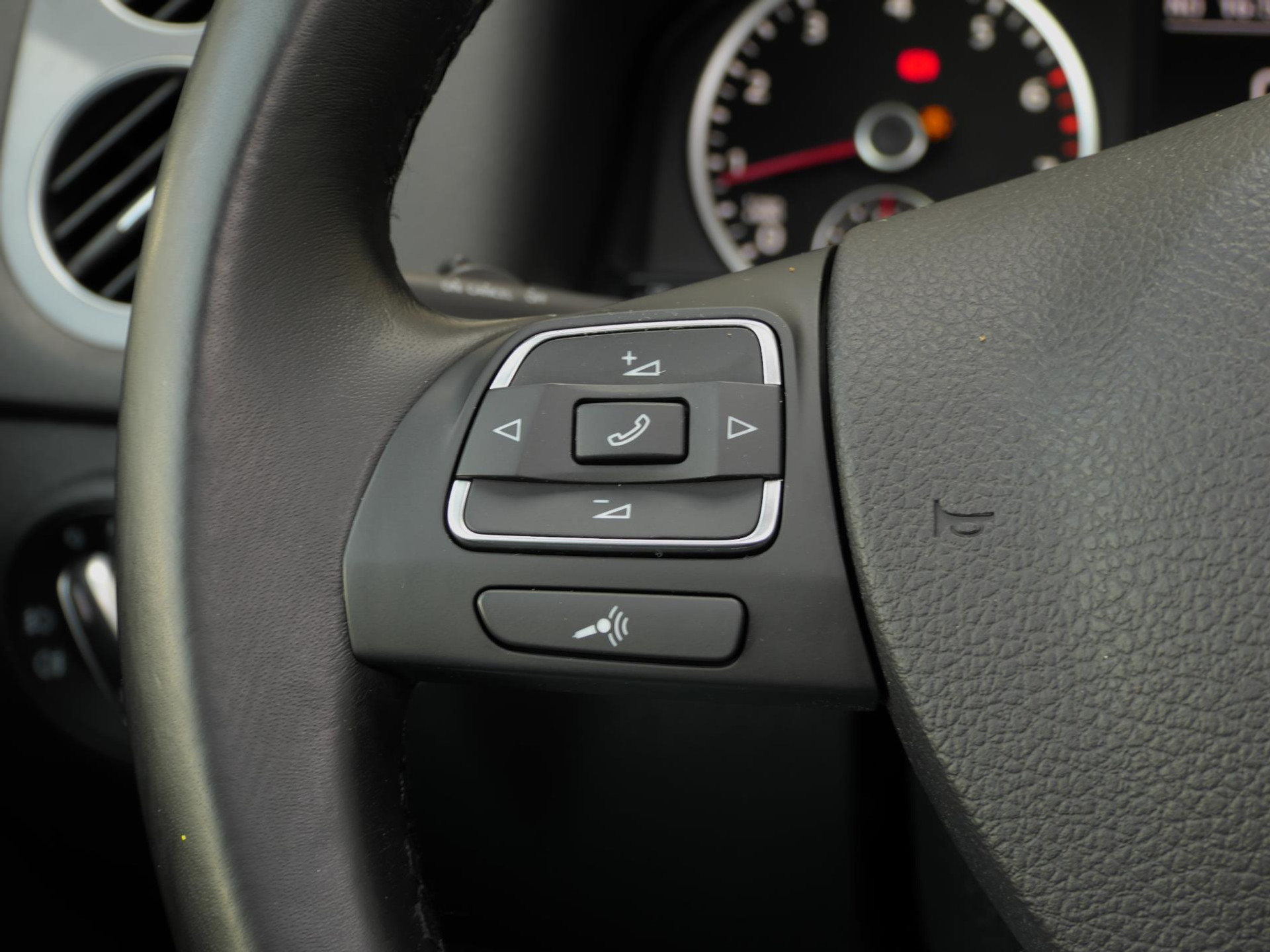 Volkswagen Tiguan 1.4 TSI Comfort&Design Edition | Trekhaak | Kantel/schuif Dak | Cruise 48477593-19.jpg | Autobedrijf van Wierick