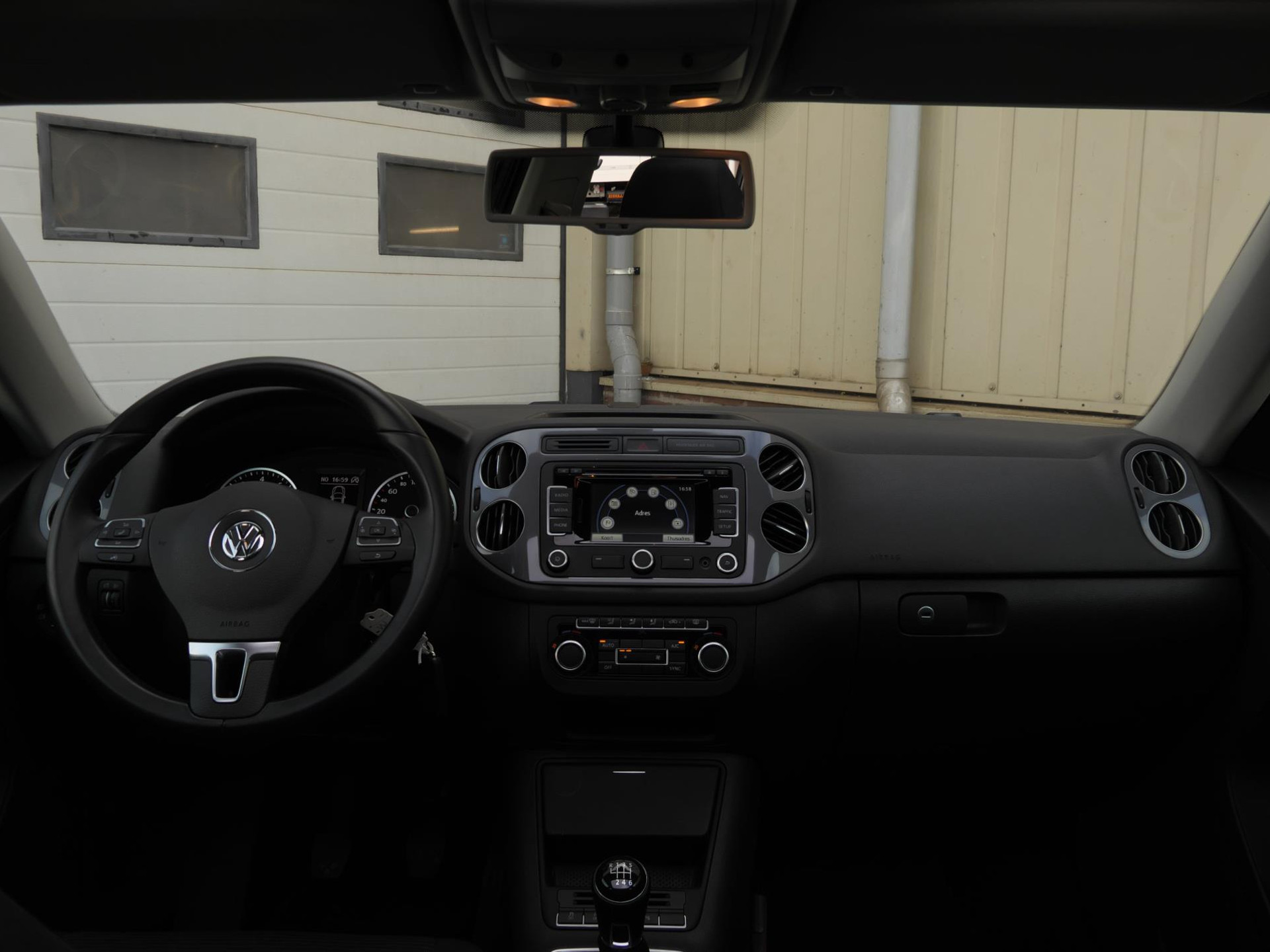 Volkswagen Tiguan 1.4 TSI Comfort&Design Edition | Trekhaak | Kantel/schuif Dak | Cruise 48477593-8.jpg | Autobedrijf van Wierick