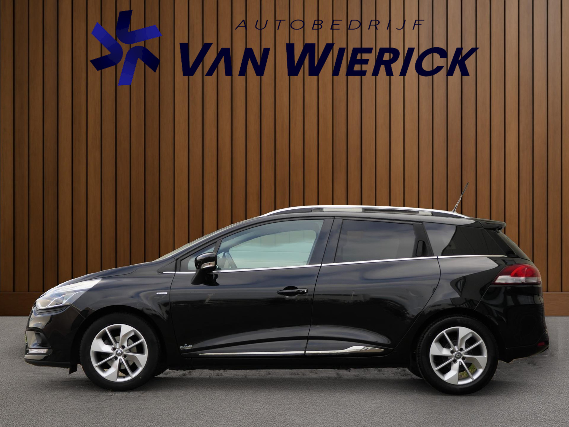 Renault Clio Estate 0.9 TCe Limited | Cruise | PDC | 17 Inch | Nette Staat 48483168-1.jpg | Autobedrijf van Wierick