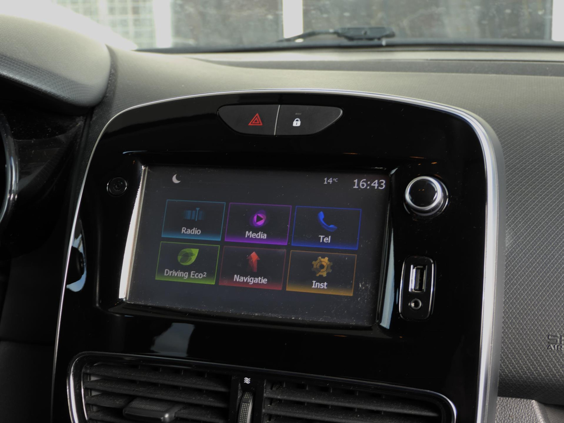 Renault Clio Estate 0.9 TCe Limited | Cruise | PDC | 17 Inch | Nette Staat 48483168-11.jpg | Autobedrijf van Wierick