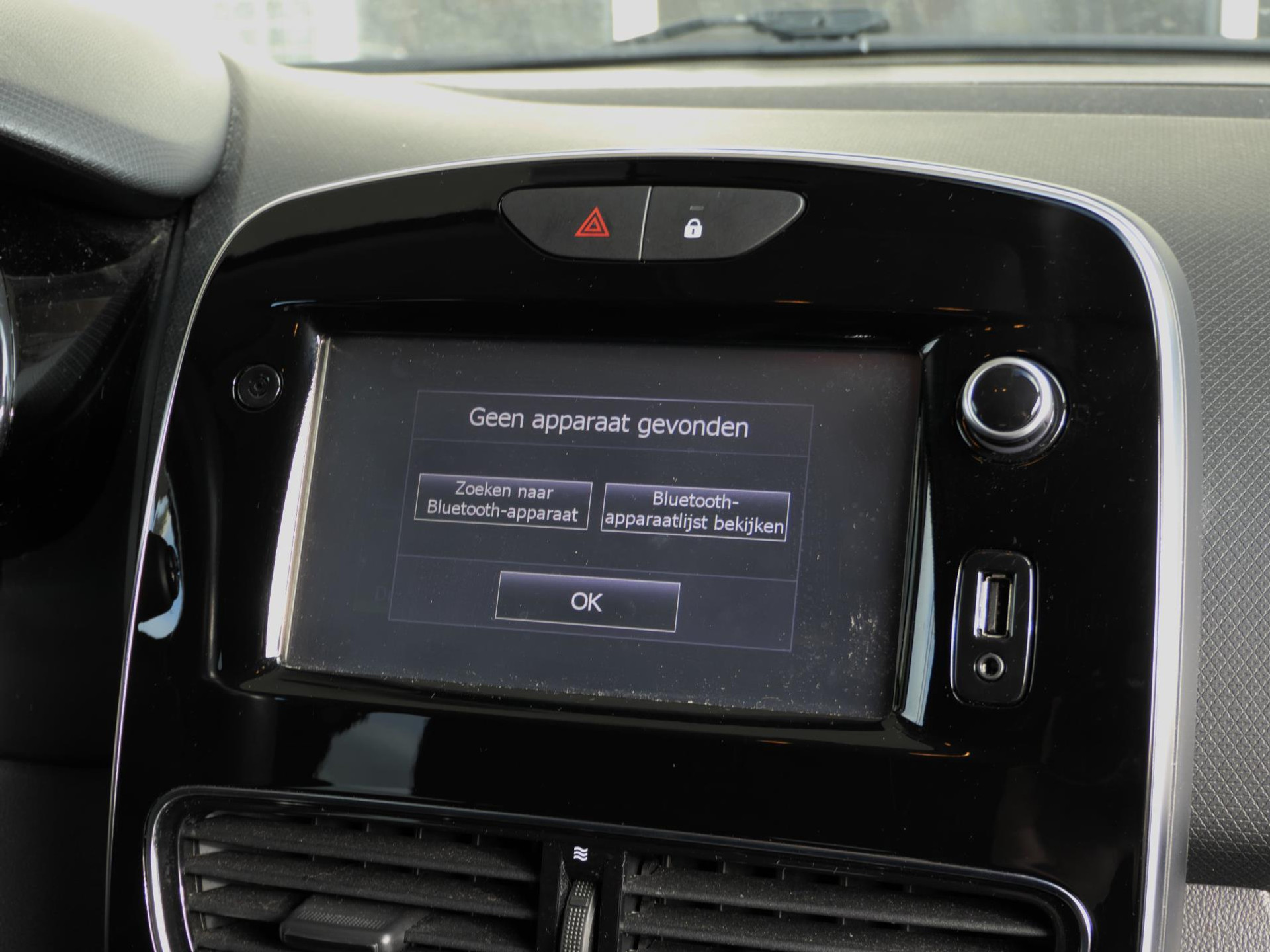 Renault Clio Estate 0.9 TCe Limited | Cruise | PDC | 17 Inch | Nette Staat 48483168-12.jpg | Autobedrijf van Wierick