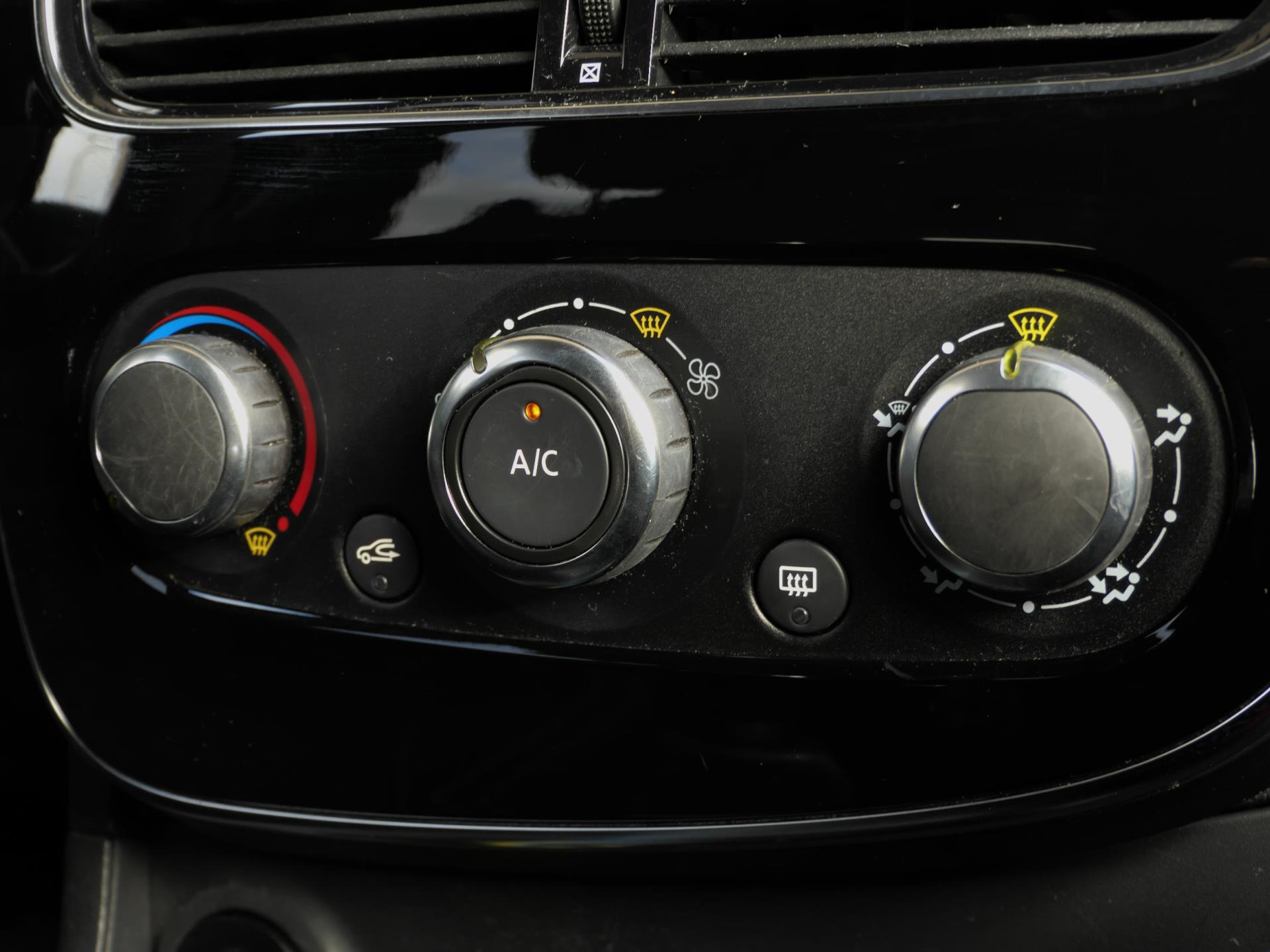 Renault Clio Estate 0.9 TCe Limited | Cruise | PDC | 17 Inch | Nette Staat 48483168-14.jpg | Autobedrijf van Wierick
