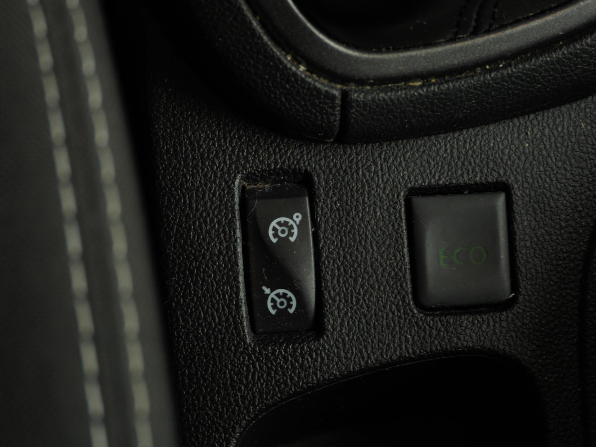 Renault Clio Estate 0.9 TCe Limited | Cruise | PDC | 17 Inch | Nette Staat 48483168-15.jpg | Autobedrijf van Wierick