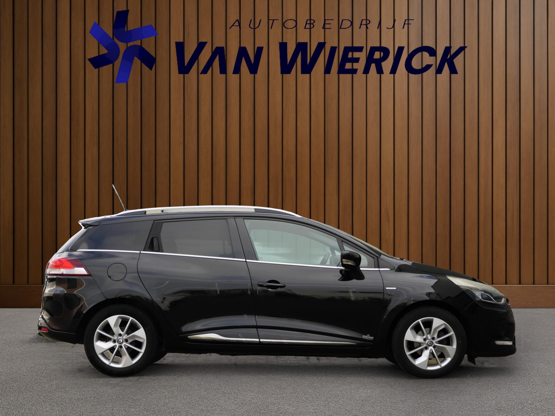 Renault Clio Estate 0.9 TCe Limited | Cruise | PDC | 17 Inch | Nette Staat 48483168-2.jpg | Autobedrijf van Wierick