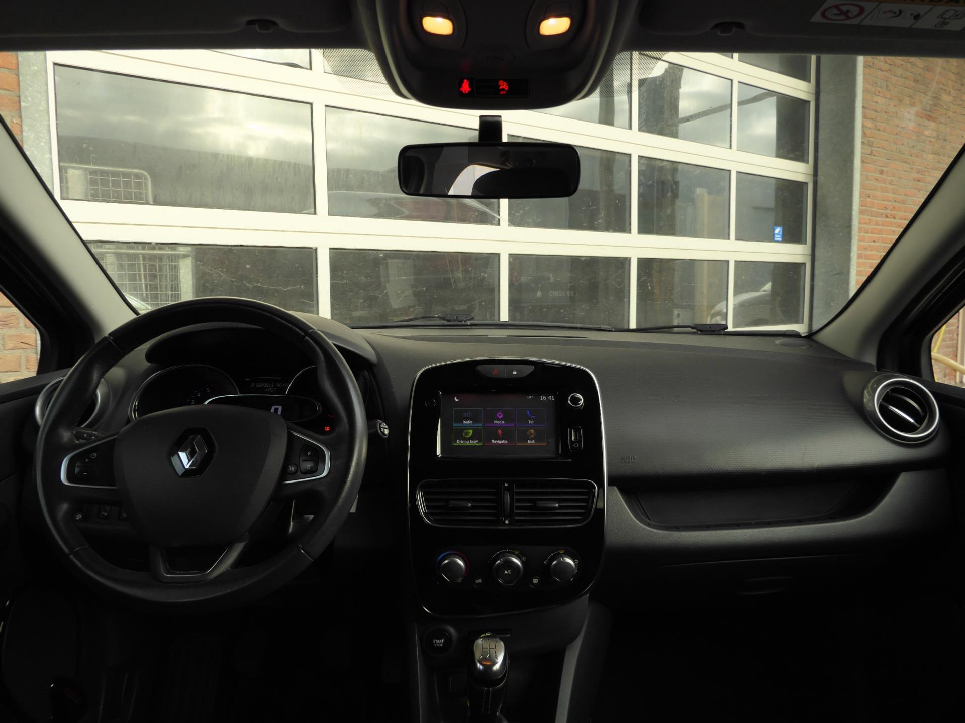 Renault Clio Estate 0.9 TCe Limited | Cruise | PDC | 17 Inch | Nette Staat 48483168-8.jpg | Autobedrijf van Wierick