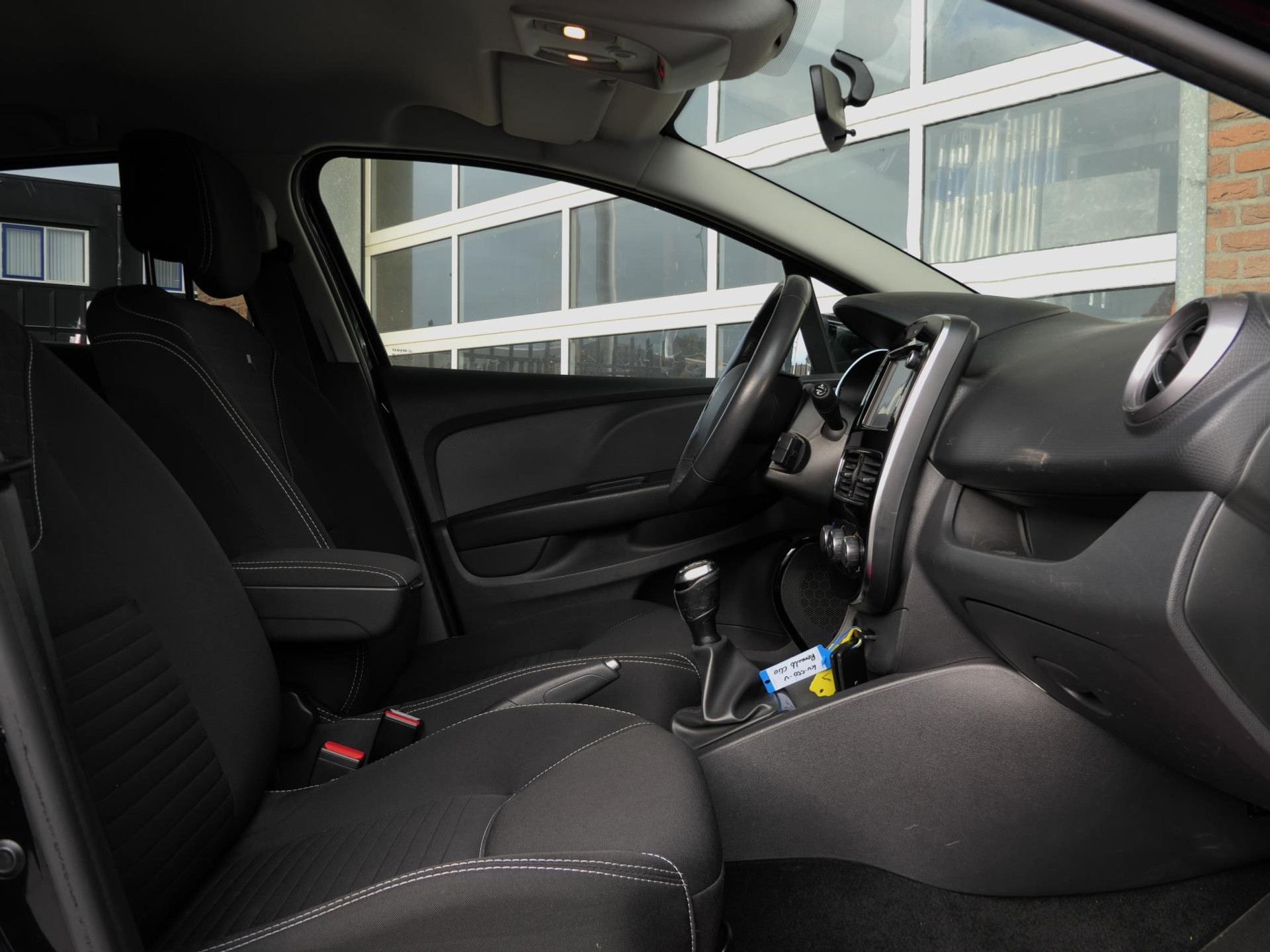 Renault Clio Estate 0.9 TCe Limited | Cruise | PDC | 17 Inch | Nette Staat 48483168-9.jpg | Autobedrijf van Wierick