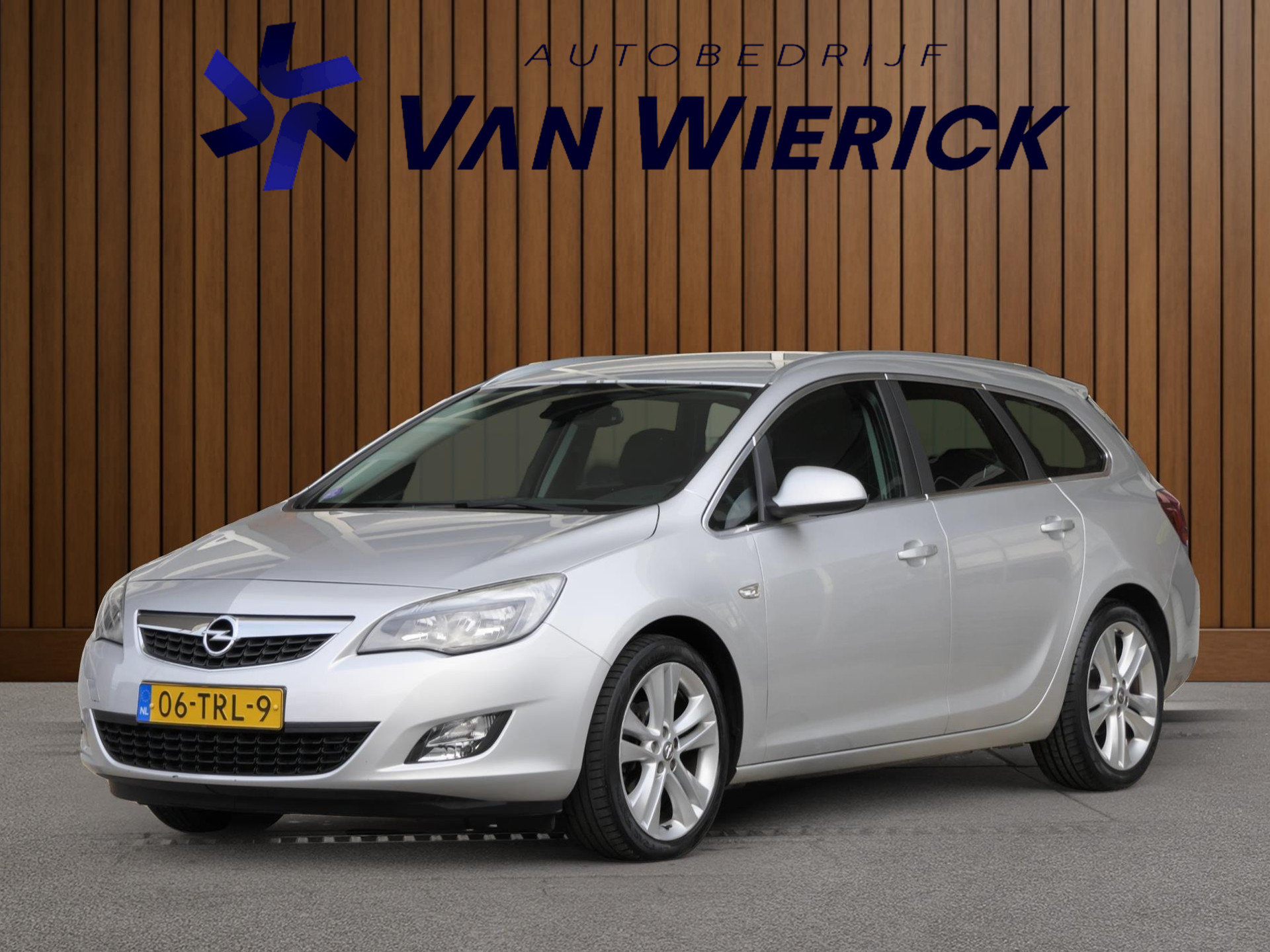 Opel Astra Sports Tourer 1.4 Turbo Sport 120PK! | Clima | Cruise | PDC | Bluetooth 48552548-0.jpg | Autobedrijf van Wierick