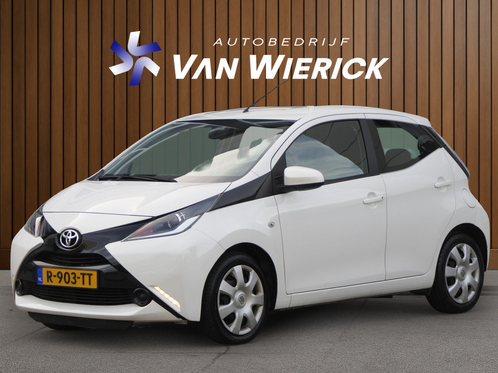 Toyota Aygo 1.0 VVT-i x-play 5-Deurs Automaat | Camera | Carplay | Airco | Zuinig! 56514353-0.jpg | Autobedrijf van Wierick