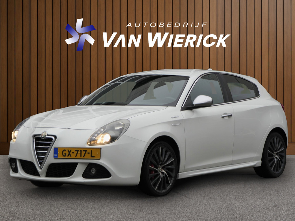 Alfa Romeo Giulietta 1.4 T Distinctive 5-Deurs 120PK! | Xenon | Cruise | Sportstoelen | Clima | LM Velgen 57318740-0.jpg | Autobedrijf van Wierick