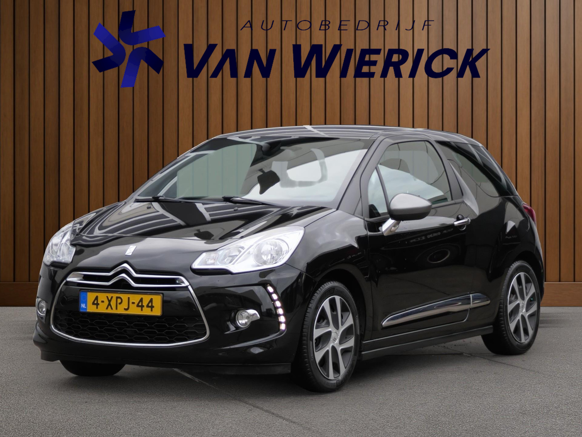 Citroën DS3 1.2 VTi So Chic | Cruise | Velours | Navi | Bluetooth | PDC 49852222-0.jpg | Autobedrijf van Wierick
